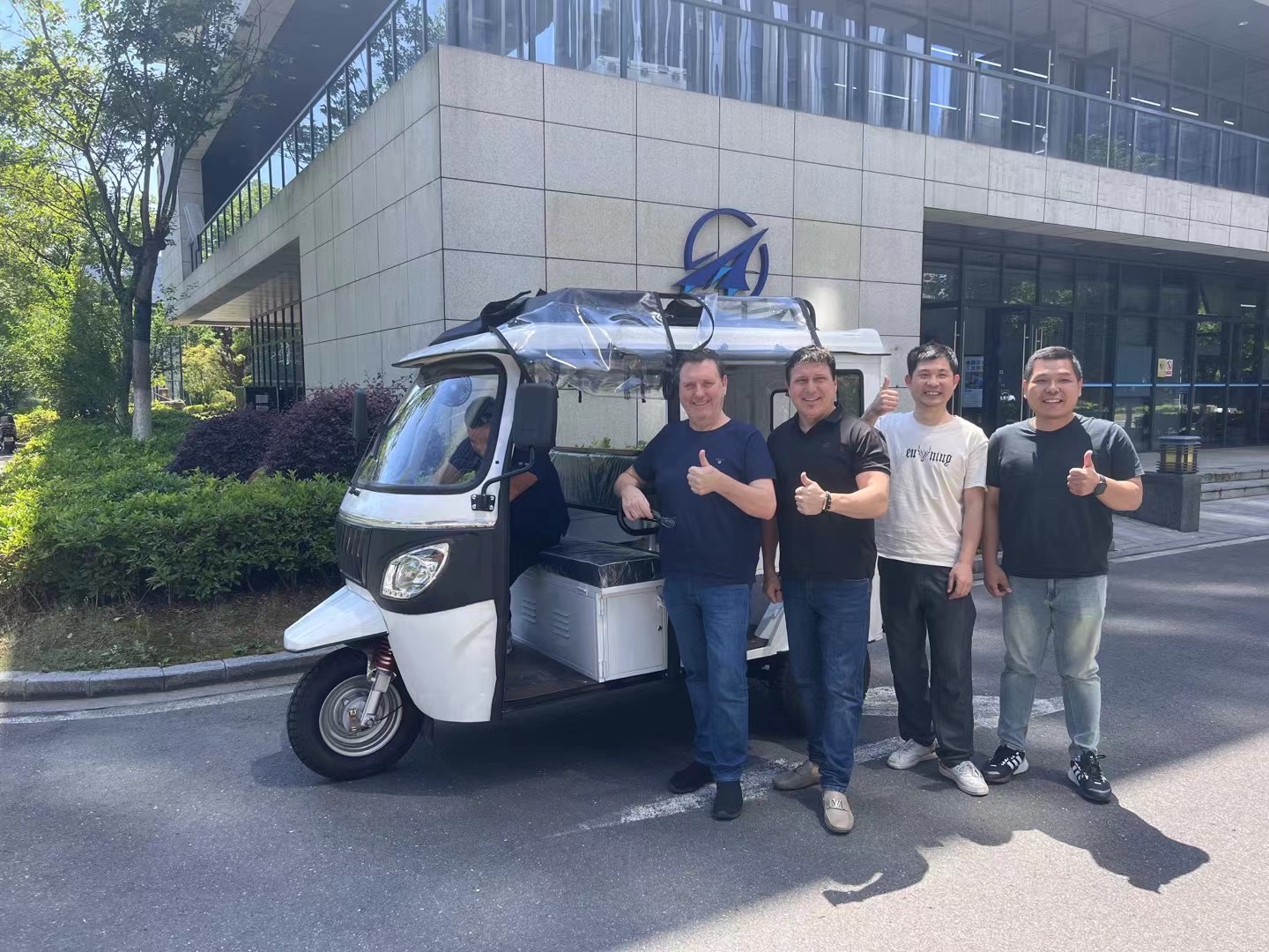 澳大利亞客戶點贊續(xù)航200km的氫電三輪車